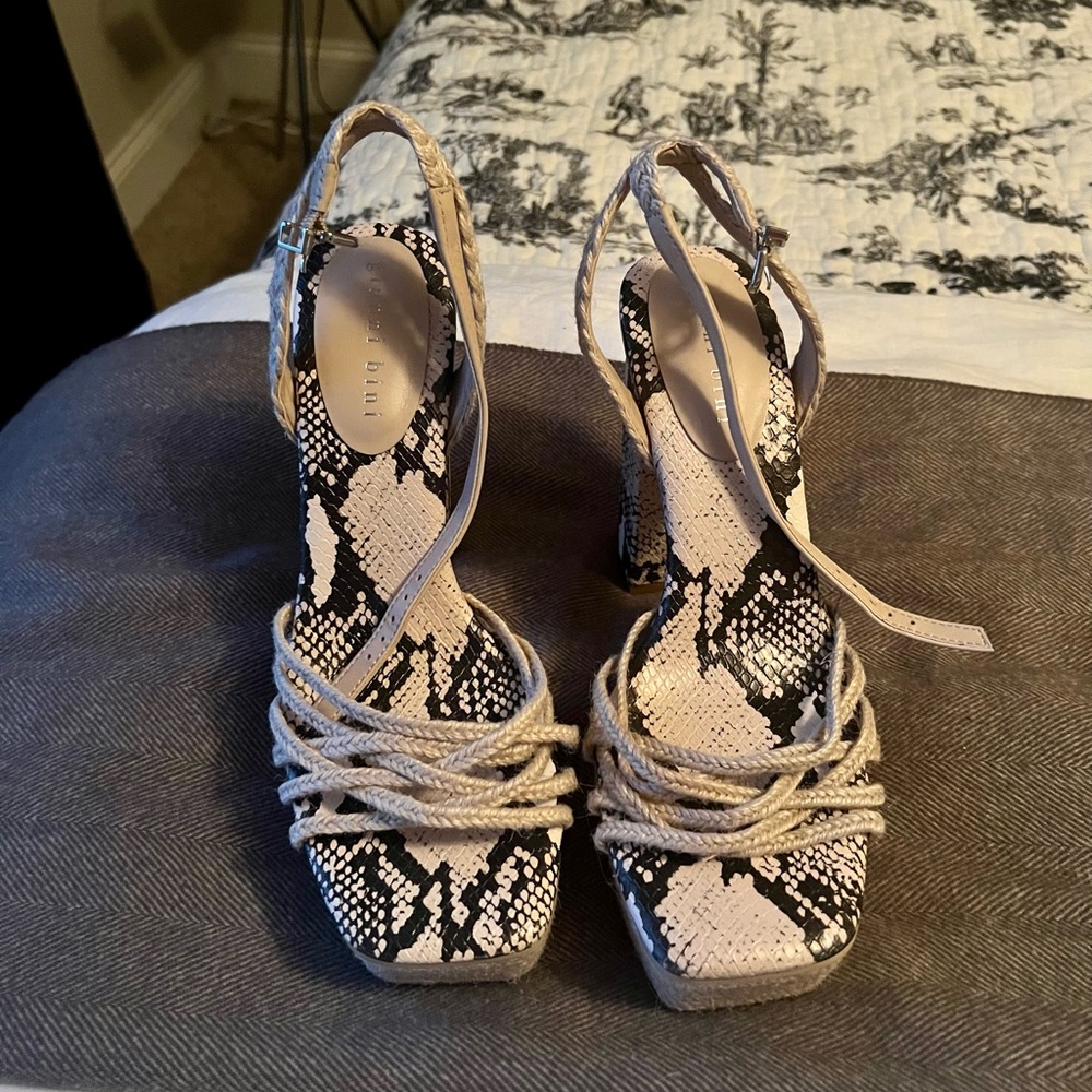 Gianni Bini Cream Shanika Square Toe Snake Print Platform Heels